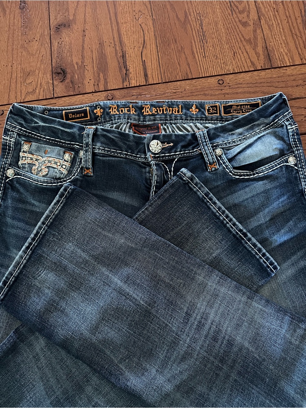 Rock Revival Women’s Curvy Crop- Size 32